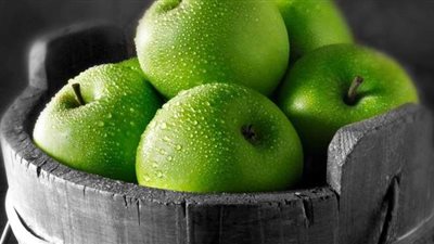 10 فوائد عظيمة تدفعك لتناول التفاح الأخضر على الريق