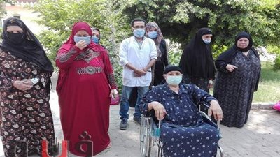 خروج  7 مصابين بكورونا بعد تعافيهم  من مستشفى الحميات ببني سويف