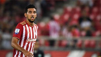 كوكا يغادر مصاباً بمباراة أولمبياكوس  و هراكيلوس في الدوري اليوناني