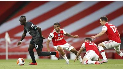 أرسنال يفوز على ليفربول 1/2 في الدوري الإنجليزي