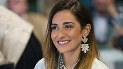 أمينة خليل تحتفل بخطبتها في أجواء عائلية