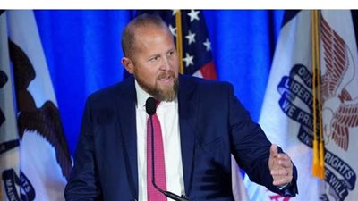 بعد تراجع شعبيته.. ترامب يستبدل مدير حملته الانتخابية