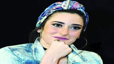 تعرف كيف بدأت قصة حب أمينة خليل وخطيبها