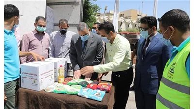 محافظ سوهاج يستقبل ألف كرتونة مواد غذائية دعما لأسر ذوي الإعاقة