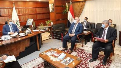 وزير القوى العاملة يتابع التحول الرقمي في المديريات