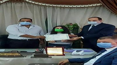 تعليم القليوبية تكرم الفائزة في  مسابقة الحكم للجمهور