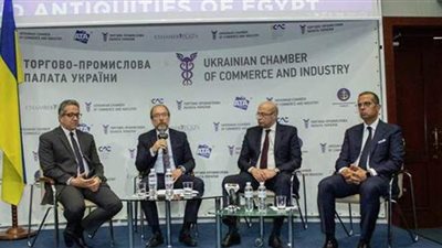 وزير السياحة والآثار يشارك في مائدة مستديرة مع رئيس الرابطة الأوكرانية لمنظمي الرحلات