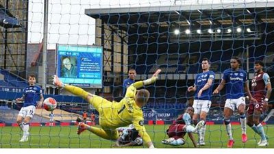 أستون فيلا يتعادل مع إيفرتون 1/1 ويقترب من الهبوط