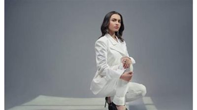 كارمن سليمان بالأبيض في أحدث جلسة تصوير