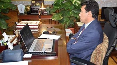 وزير الشباب والرياضة يلتقى رؤساء برلمان الشباب على مستوى الجمهورية أونلاين