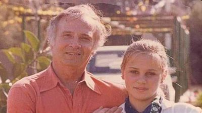 أول ظهور لشرين رضا بعد وفاة والدها