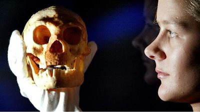 جرائم بسبب رفض إنجاب البنات.. أب يكسر عظم ابنته.. وآخر يصيب رضيعة بنزيف في المخ.. إلقاء طفلتين في بئر.. وعامل يرفض الإنفاق عليهن