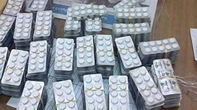 ٣ قرارات من النيابة بشأن العثور على أقراص مخدرة في صيدلية بالبساتين