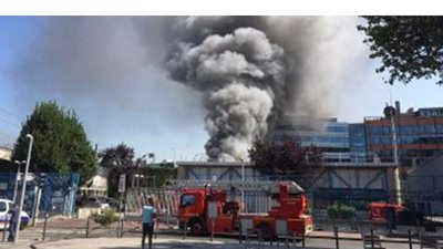 بالفيديو.. حريق داخل إحدى أكبر كنائس فرنسا