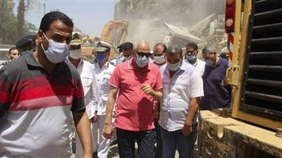 محافظ الجيزة يقود حملات إزالة عقارات متعدية على خط التنظيم بشارع الملك فيصل