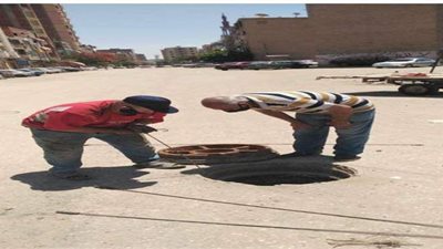 تطهير خطوط الصرف الصحي بحي ثان في الإسماعيلية
