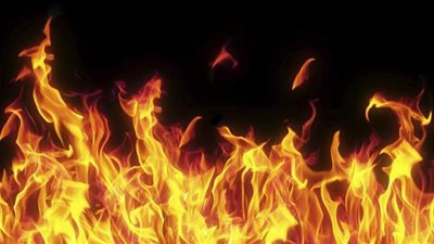 تفسير حلم النار في المنام وعلاقته بالمشاكل الزوجية وخسارة الأموال