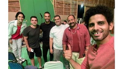 كريم فهمي ومحمد ثروت وحمدي الميرغني في كواليس فيلم 