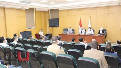 محافظ بني سويف: تطوير منظومة العمل التنفيذي تبدأ بتأهيل العنصر البشري