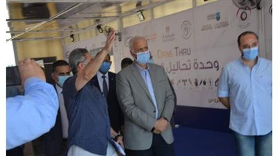 رئيس جامعة الإسكندرية يتفقد  وحدة تحاليل كورونا بالمستشفى الرئيسي الجامعى