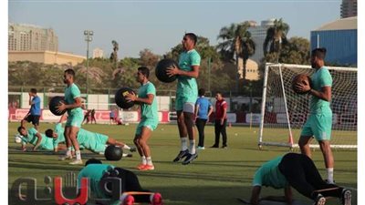 مران بدني قوي للاعبي الأهلي في التدريب المسائي