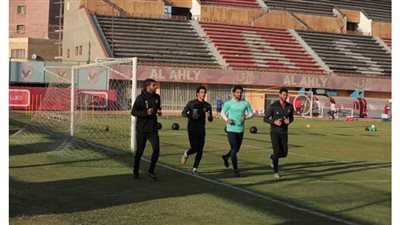 مران قوي لحراس الأهلي استعدادا لعودة الدوري