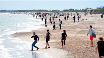 فرنسا تفتح الشواطئ بعد شهور من الإغلاق بسبب كورونا