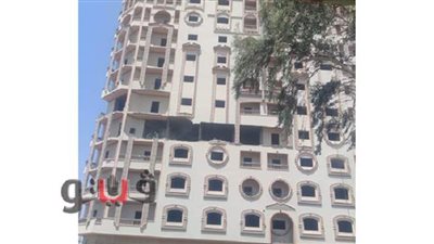 لحظة انهيار برج جرجا المخالف بسوهاج | فيديو