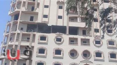 نجاة سائق  حفار الشاكوش أثناء إزالة برج جرجا المخالف بسوهاج | فيديو