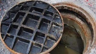 سقوط طفل فى بالوعة صرف صحى أثناء اللهو بطائرة ورقية