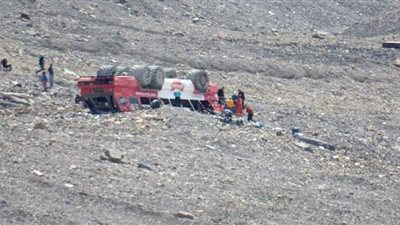 مقتل 3 وإصابة آخرين في حادث انقلاب حافلة سياحية بكندا | صور