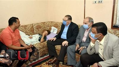 قصة طفل نجا من الموت بعد سقوطه في بالوعة صرف في الشرقية | فيديو