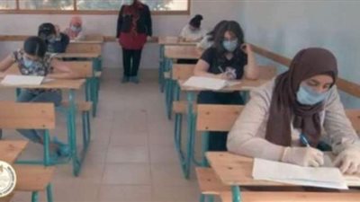 مشاهد من امتحانات الثانوية العامة اليوم.. انتظام دخول الطلاب والالتزام بالإجراءات الاحترازية.. ونشر أجزاء من الاختبارات على مواقع التواصل
