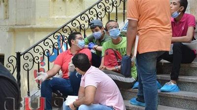 قطار امتحانات الثانوية العامة يصل محطته الثامنة.. الطلاب يؤدن اختبارات التفاضل والجيولوجيا وعلم النفس.. 5 حالات غش ونقل 3 طلاب للمستشفى