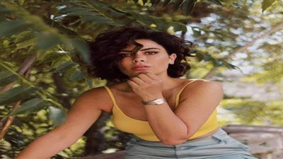 صبا مبارك تخضع لجلسة تصوير بملابس قصيرة والجمهور ينتقدها