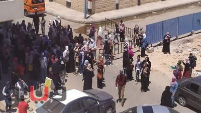 طالبات الأدبي في مطروح يحتفلن بانتهاء آخر أيام الامتحانات