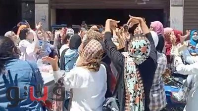 فرحة عارمة بين طالبات علمي علوم وأدبي بانتهاء امتحانات الثانوية في مطروح | فيديو