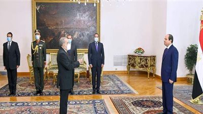 محمد مرسي يؤدي اليمين الدستورية أمام السيسي وزيرا للإنتاج الحربي.. شغل منصب مدير عام الهيئة العربية للتصنيع.. ومساعد لوزير الدفاع