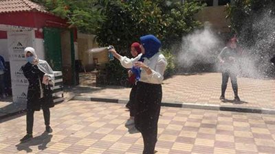 طلاب علمي علوم وأدبي يحتفلون بانتهاء الامتحانات بثلج الأفراح في الدقهلية | فيديو