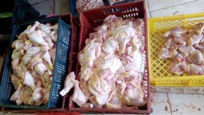 حجز صاحب سوبر ماركت بحوزته ٢٢٠ كيلو مواد غذائية فاسدة بالمقطم