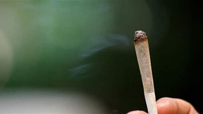 مدمن يتصل بالشرطة للشكوى من مروج مخدرات بسبب رداءة الصنف