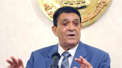 العاصمة الإدارية توقع عقد تصميم وتصنيع خلايا الطاقة الشمسية مع 