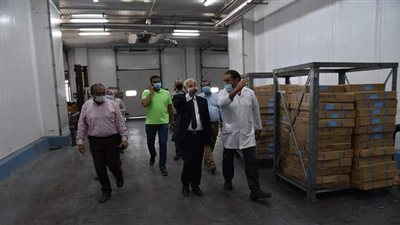 محافظ بورسعيد يشيد بأداء مصنع ستار للأسماك | صور