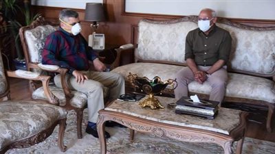 محافظ بورسعيد يستقبل رئيس هيئة قناة السويس | صور