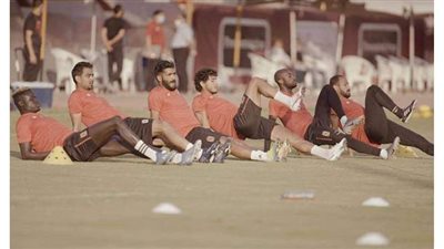 بينكيل  يخصص فقرة تدريبات بدنية متنوعة للاعبي الاهلي