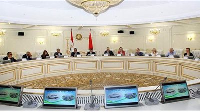 مائدة مستديرة بين 3 وزراء وممثلي القطاع السياحي وكبار منظمي الرحلات البيلاروس