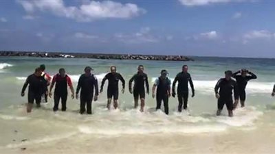 محافظ الإسكندرية: 6 غواصين مدربين يبحثون ليلًا عن الجثة الأخيرة لضحايا شاطئ النخيل