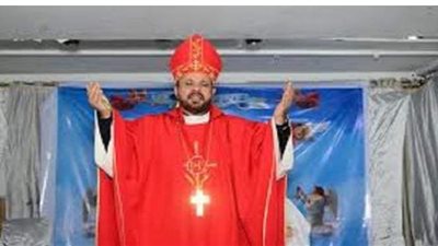 الكاثوليكية تحذر من الأب مينا توفيق: مطران مزيف وأسس طائفة غير معترف بها