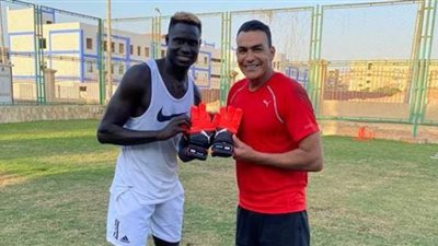 بعد انتقاد زكي عبد الفتاح له.. الحضري يتحدى أليو بادجي ويعلق: 