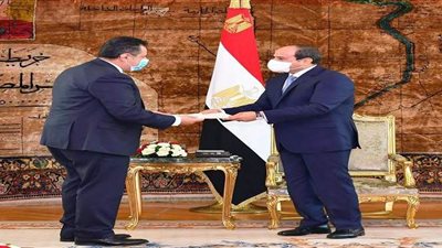 السيسي يتسلم رسالة خطية من الرئيس اليمني